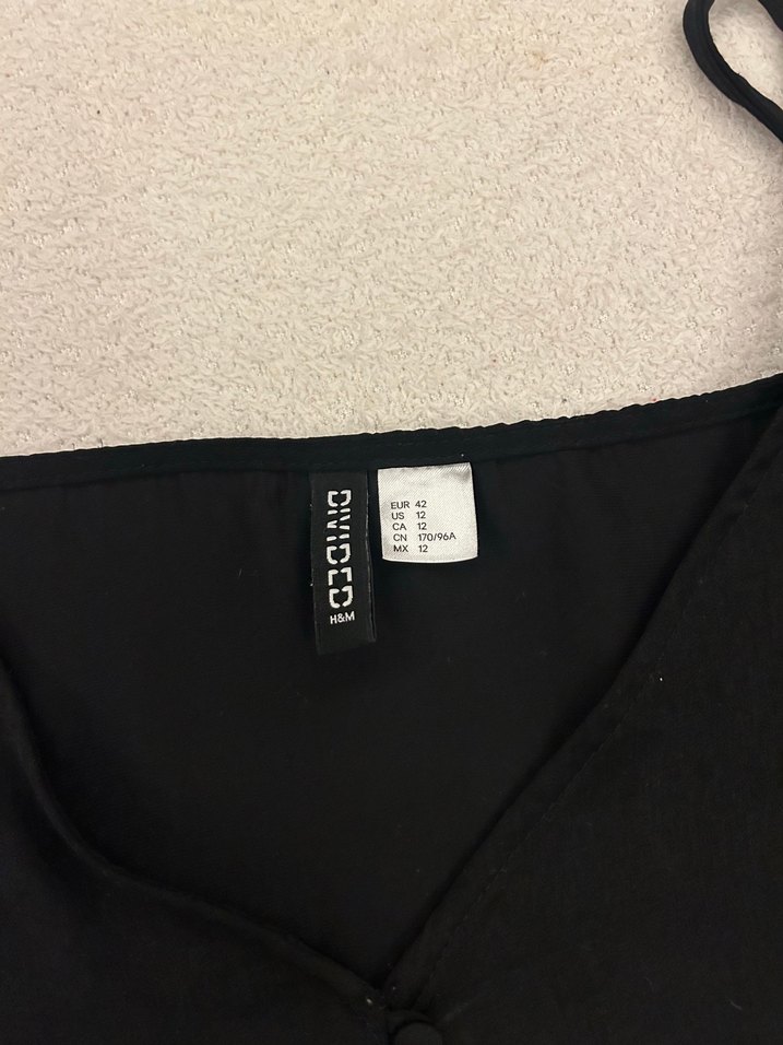 Düğmeli Siyah V Yakalı Kolsuz Bluz - Görsel 2