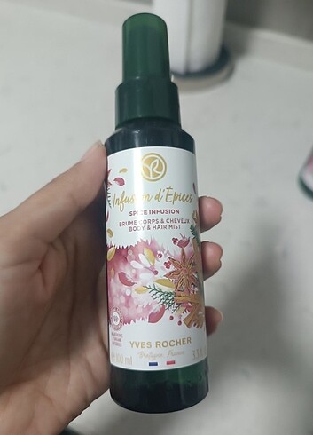 Yves Rocher vücut kremi ve vücut spreyi