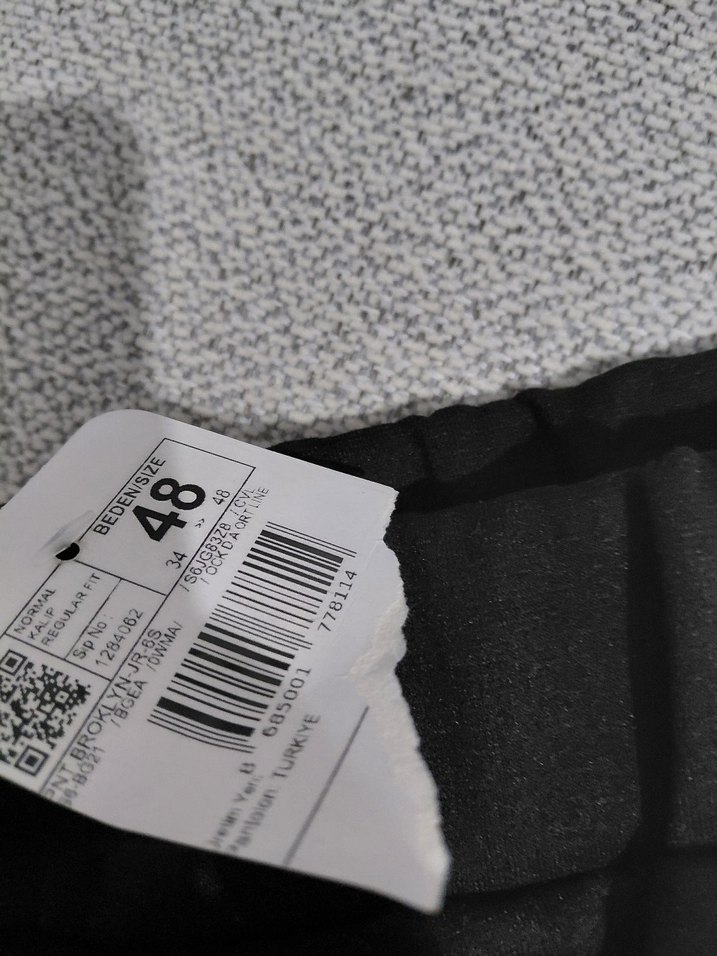 Siyah Yüksek Bel Düz Kesim Pantolon — görsel 3/5