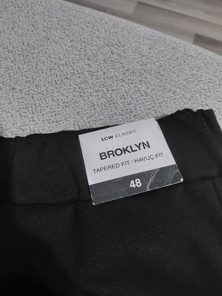 Siyah Yüksek Bel Düz Kesim Pantolon — görsel 2/5