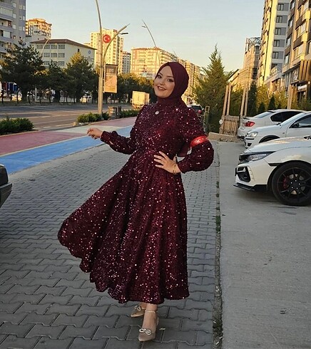 Kırmızı pullu abiye