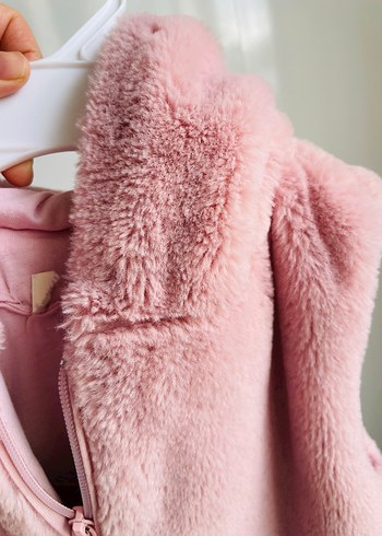 Kız Çocuk Pembe Kapüşonlu Kürklü Yelek - Görsel 7