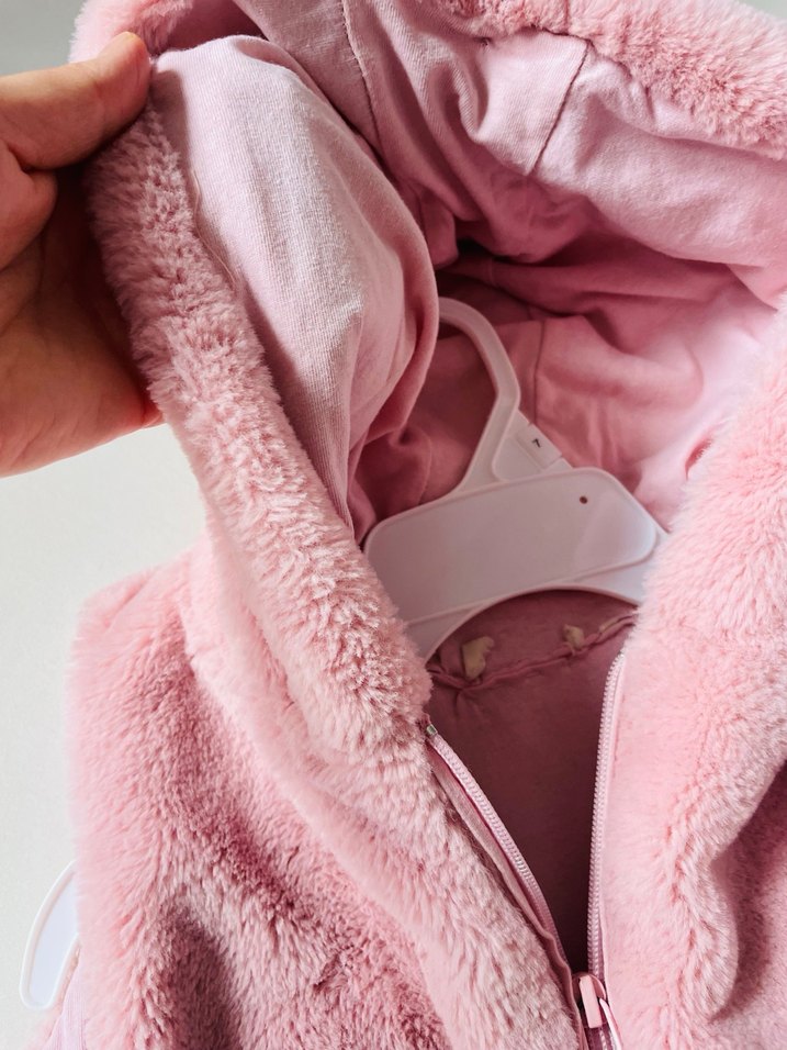 Kız Çocuk Pembe Kapüşonlu Kürklü Yelek - Görsel 4