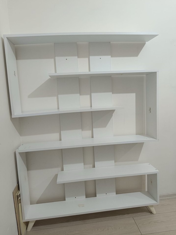 Beyaz Duvara Monte Raf Düzenleyici - Görsel 2