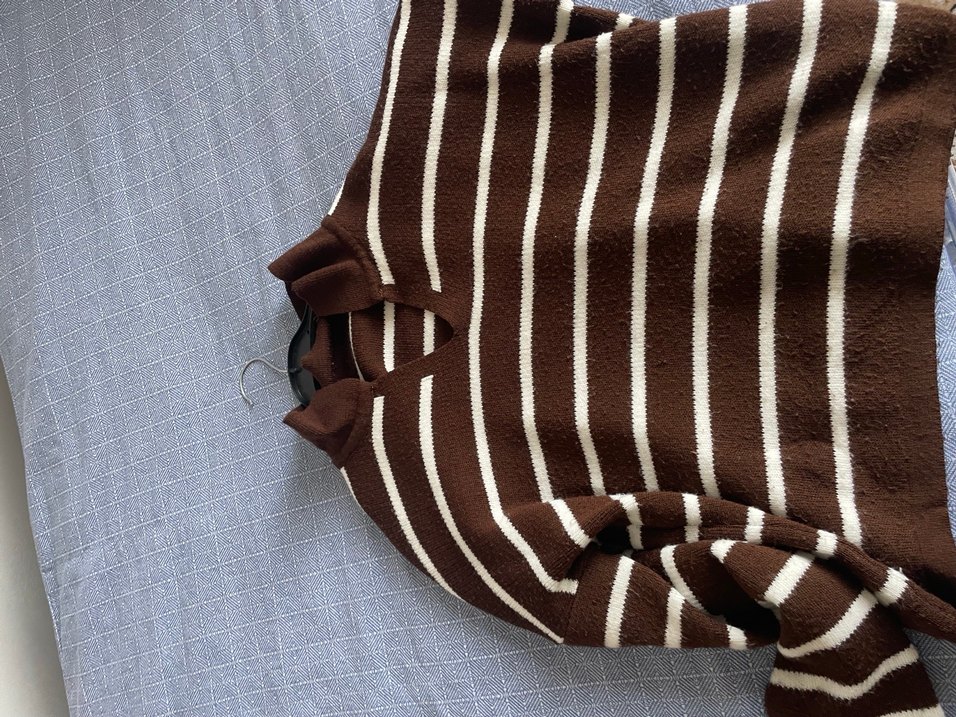 V Yaka Kahverengi Çizgili Örgü Kadın Kazak - Görsel 3