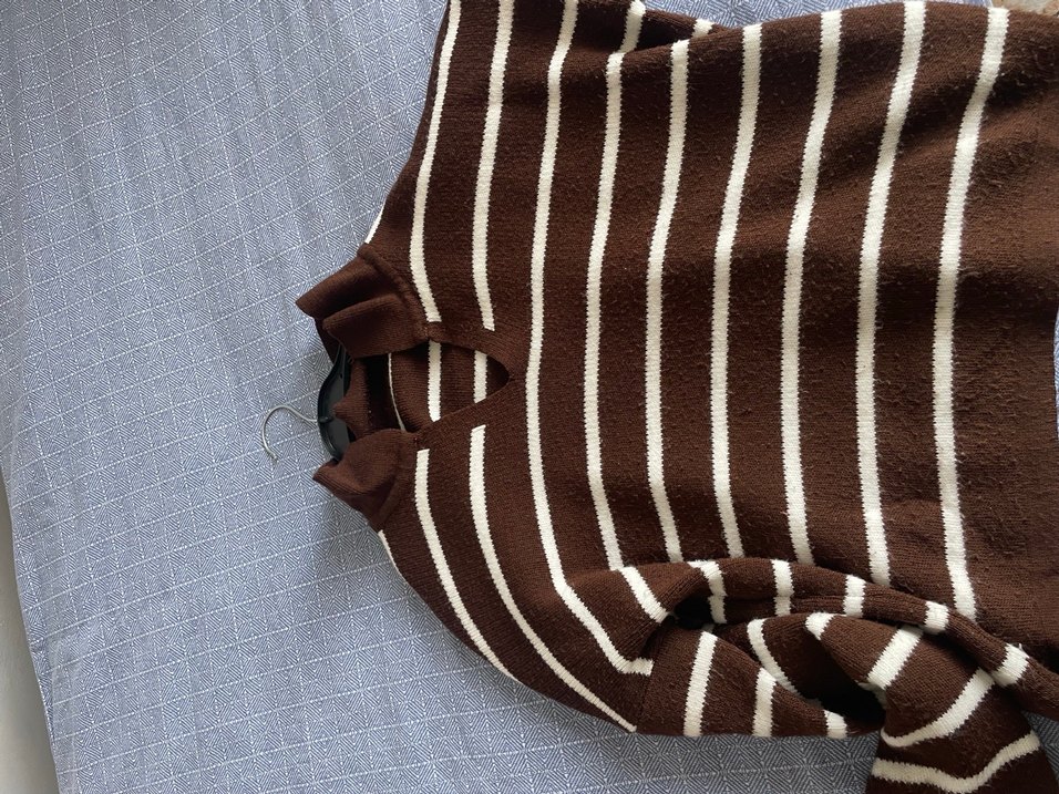 V Yaka Kahverengi Çizgili Örgü Kadın Kazak - Görsel 2