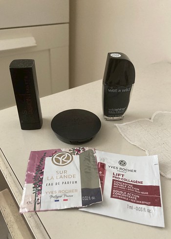 Yves Rocher Parfüm Örnekleri ve yüz makyajı