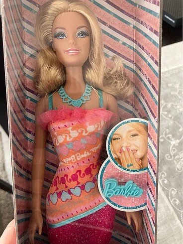 Barbie bebek
