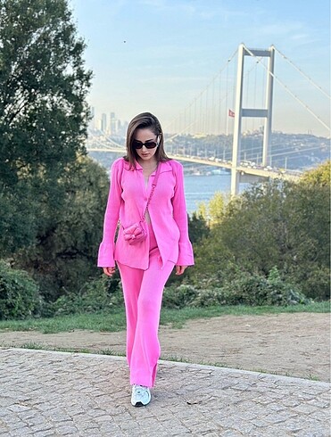 Pembe ikili takım
