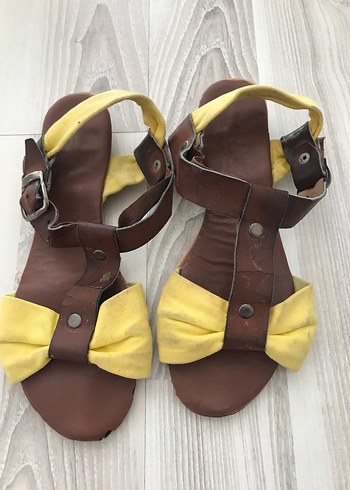Sarı Deri Dolgu Topuklu Kadın Sandalet