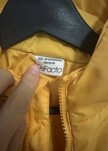 Sarı Kapüşonlu Erkek Çocuk Yeleği - Görsel 2