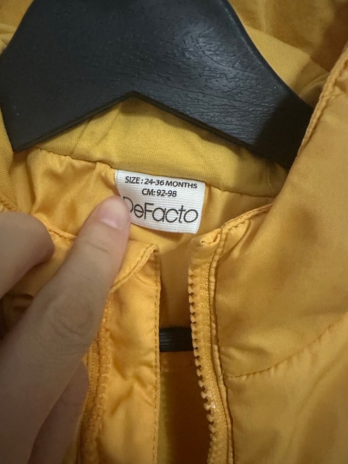 Sarı Kapüşonlu Erkek Çocuk Yeleği - Görsel 2