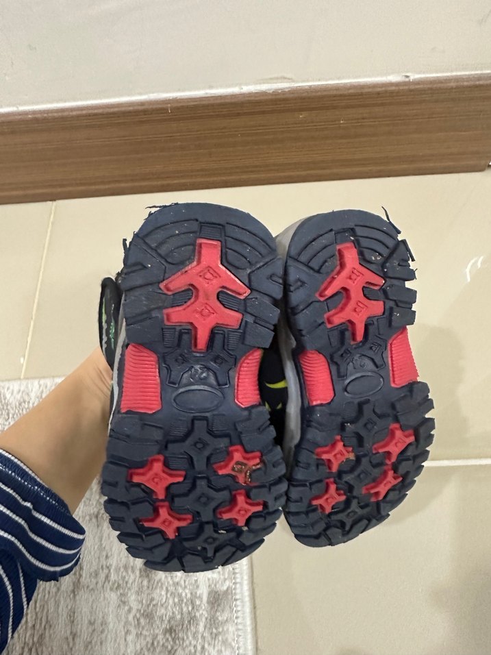 Erkek Çocuk Çok Renkli Kaydırmaz Bot - Görsel 3