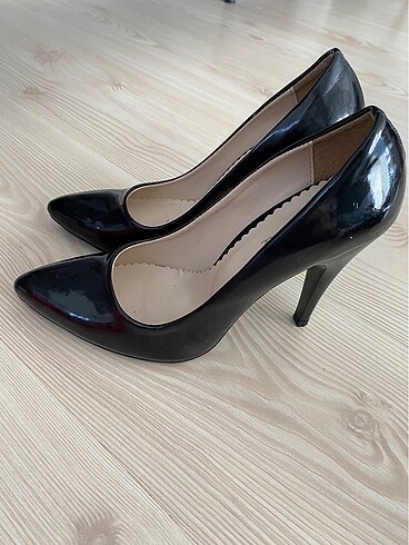 Siyah topuklu ayakkabı - Görsel 3