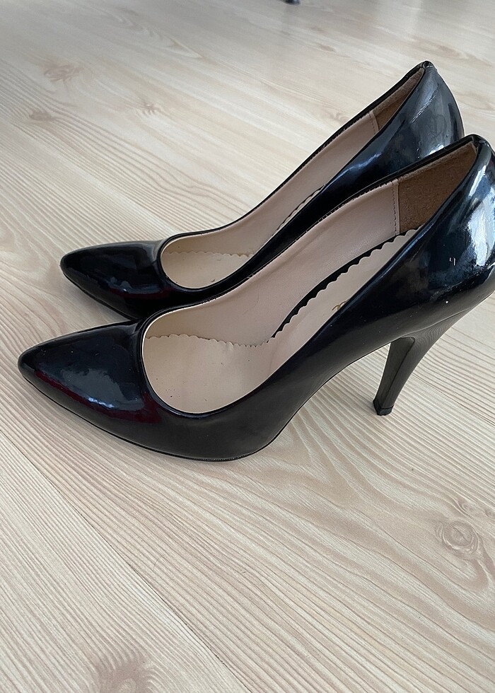 Siyah topuklu ayakkabı - Görsel 3