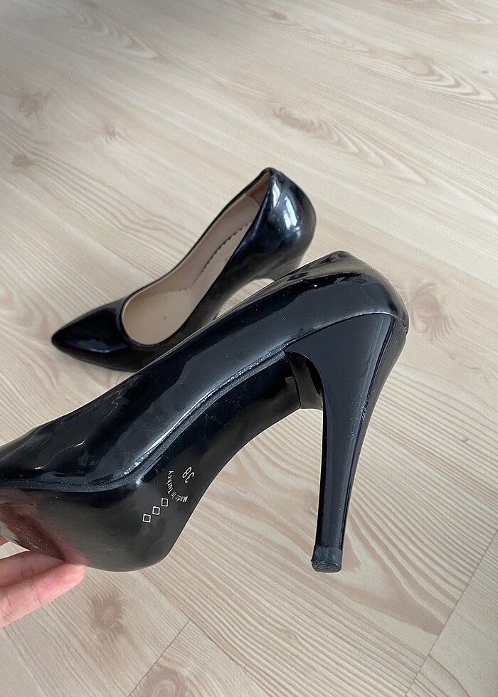Siyah topuklu ayakkabı - Görsel 4