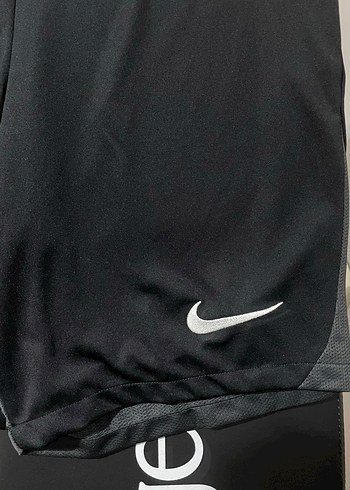 Siyah Nike Elastik Bel Spor Şort - Görsel 4