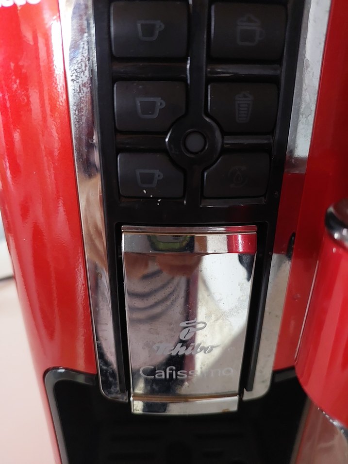 Koyu Kırmızı Saeco Kahve Makinesi - Görsel 3