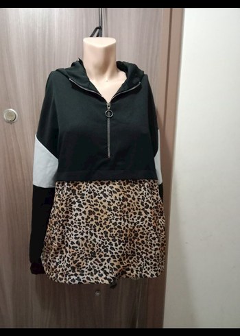 Leopar Desenli Kısa Kapüşonlu Sweatshirt