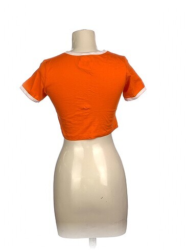 m Beden PreLoved T-shirt %70 İndirimli.