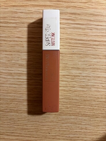 Beden Maybelline Super stay