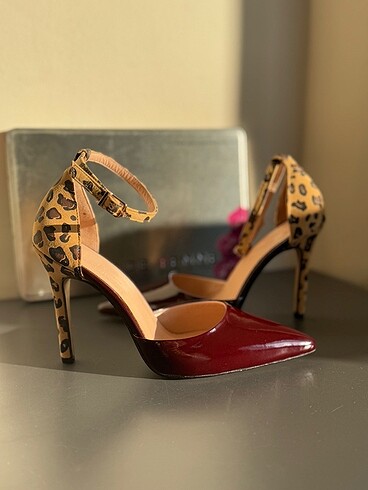 Zara Leopar Desenli Rugan Ayakkabı