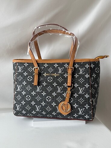 Louis Vuitton Kol Çantası
