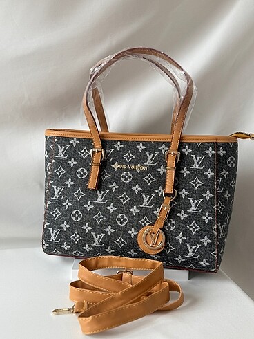  Beden gri Renk Louis Vuitton Kol Çantası