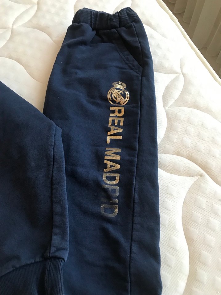 Real Madrid Kapüşonlu Erkek Eşofman Takımı - Görsel 4