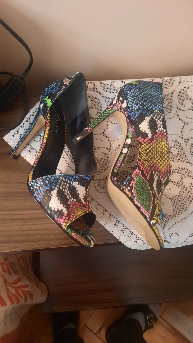 RENKLİ TOPUKLU AYAKKABI - Görsel 3