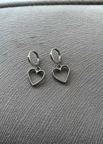 Gri Kalp Figürlü Midi Küpe - Görsel 2