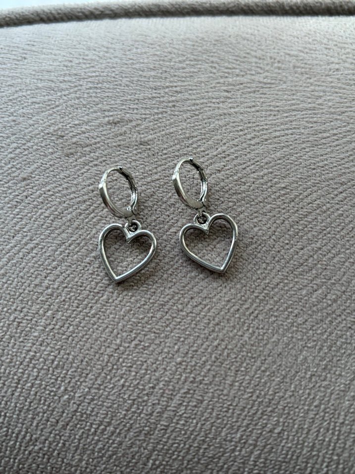 Gri Kalp Figürlü Midi Küpe - Görsel 2