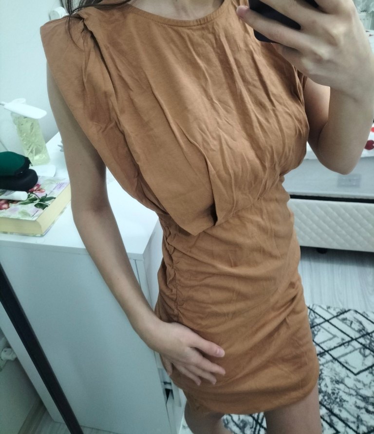 Drapeli V Yaka Kahverengi Mini Elbise - Görsel 3