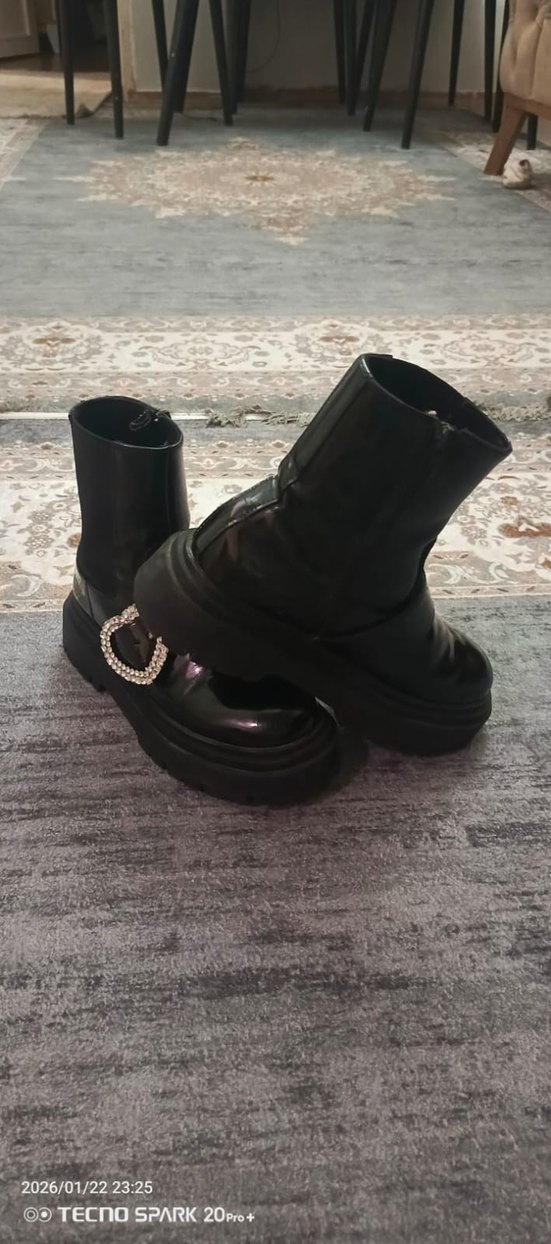 Tokalı Siyah Gotik Kadın Botları - Görsel 2