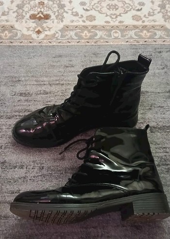 Siyah Rugan Bağcıklı Gotik Stiletto Bot - Görsel 2