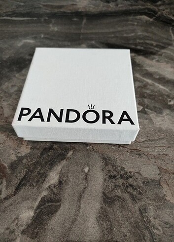 Pandora bileklik kutusu 