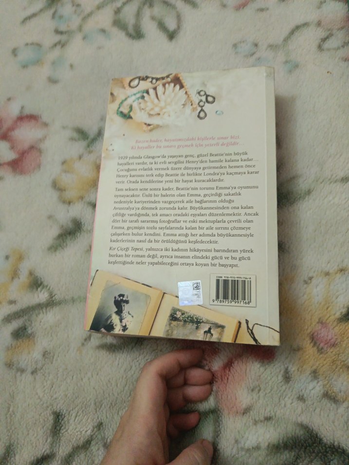 Kir Çiçeği Tepesi ve Erik Ağacı Romanları - Görsel 2