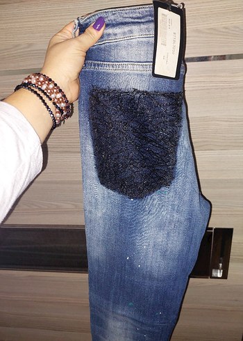 Cepleri pul detaylı isiltili ık kot pantalon - Görsel 4