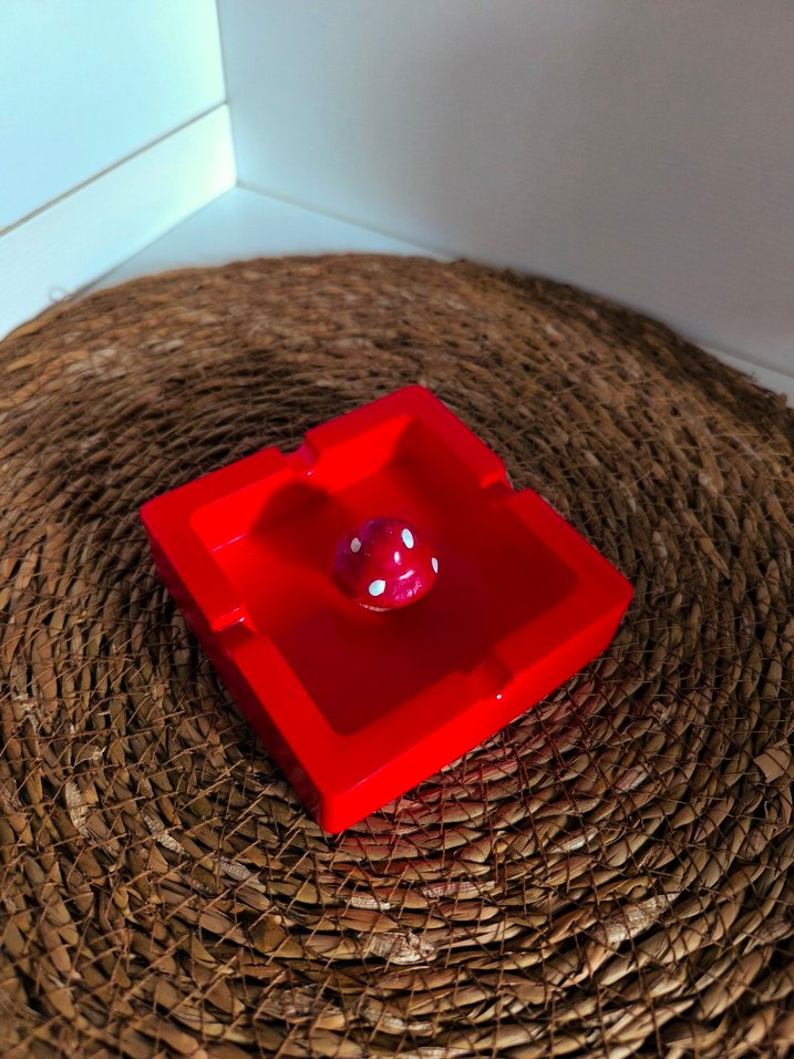 Kırmızı Renkli Dekoratif küllük - Görsel 2