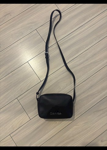 Calvin Klein Siyah Deri Kadın Çapraz Çanta - Görsel 2