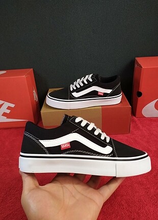 Vans 36/44 arası bütün numaralar mevcuttur sınıfının en iyisidir