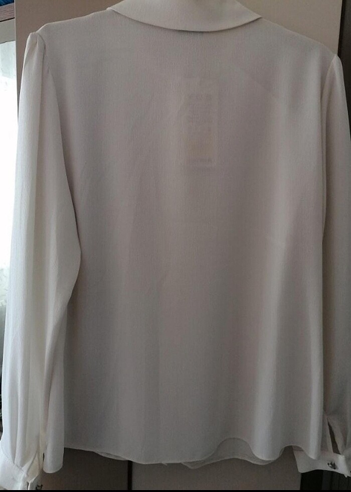 Beyaz güpür detaylı şık gömlek - Görsel 2