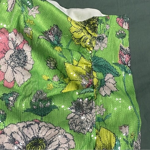 xl Beden Yeşil çiçek desenli pullu etek