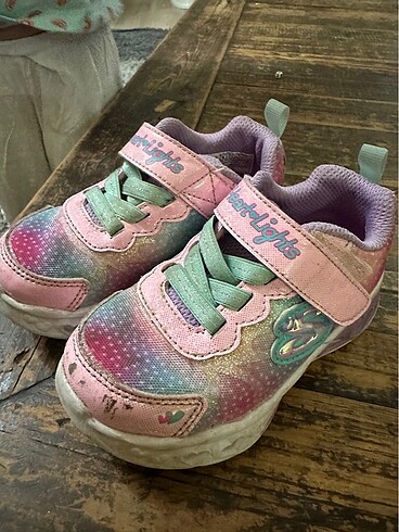24 Beden Skechers spor ayakkabı