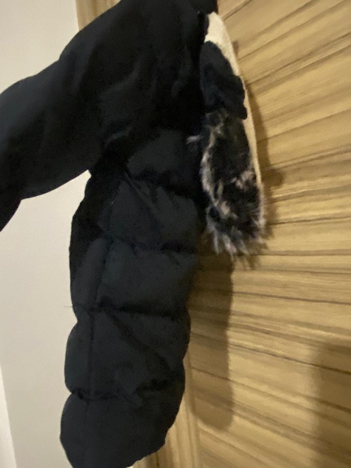 Erkek Çocuk Siyah Kürklü Mont - Görsel 5