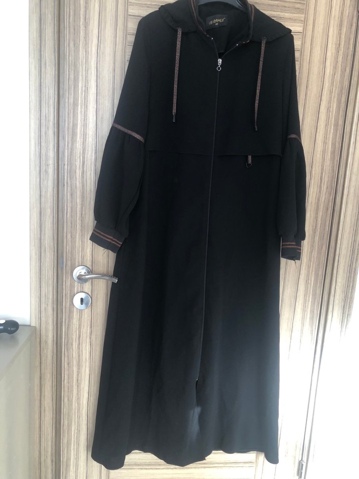 Kadın Siyah Uzun Fermuarlı Kaban - Görsel 3