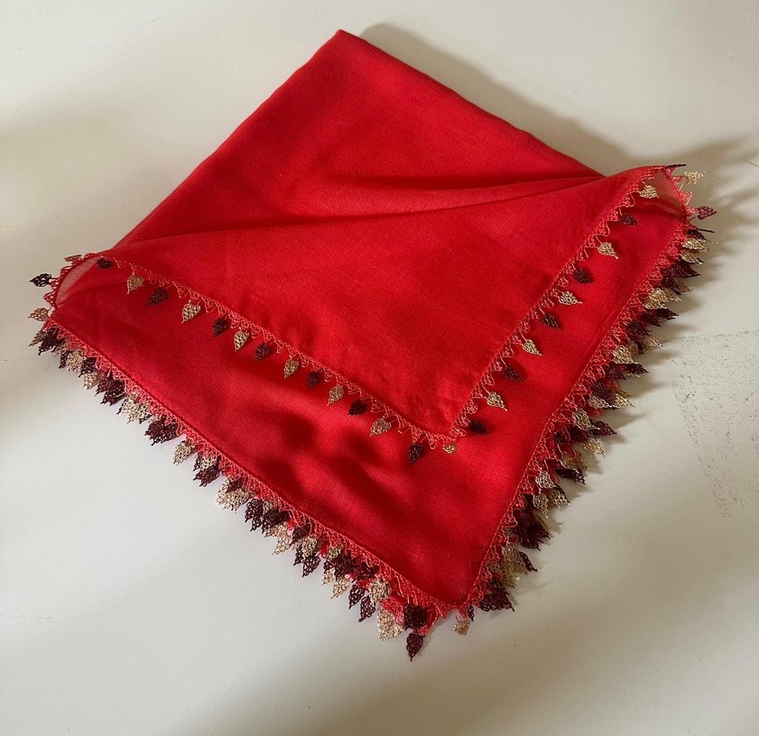 Kırmızı Püsküllü Kadın Şal - Görsel 2