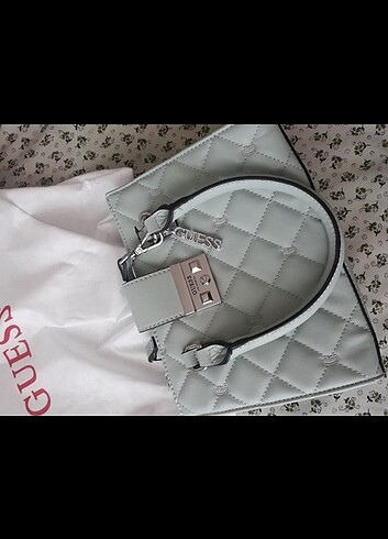 Guess Guess çanta. 