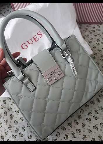 Guess çanta. 