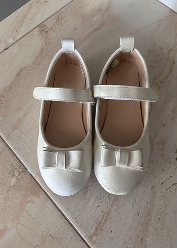 Kız Çocuk Beyaz Tokalı Babet Ayakkabı - Görsel 2